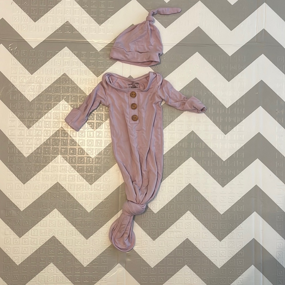 Caden Lane bamboo knot gown and hat